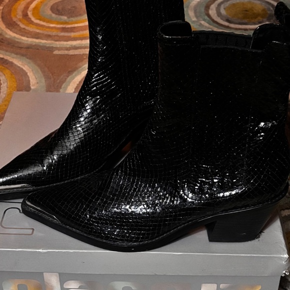 Lola Cruz Aurel Ankle Boots Black Sz 41 Pull On Pointed Toe with Silver Details - Picture 6 of 14